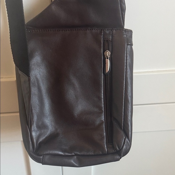 TRAVELON Men's Black Faux Leather Sling Bag - Picture 6 of 11